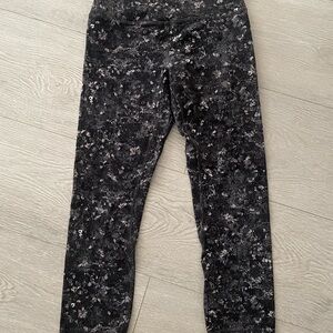Lululemon Floral Patterned crop Leggings size 4